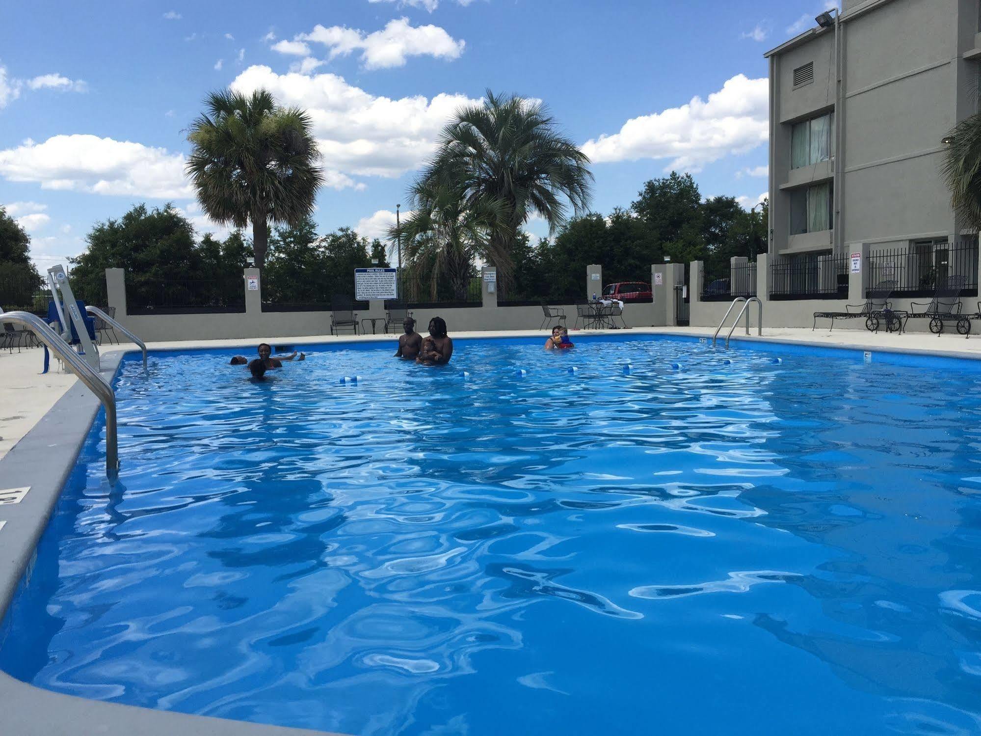 Hotel Araamada Albany